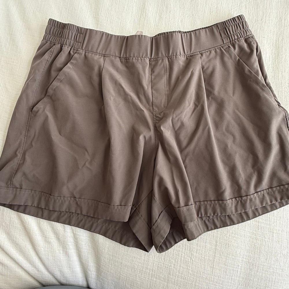 Athletic Shorts Women's L Elastic Waist Pleated Pockets Casual Activewear